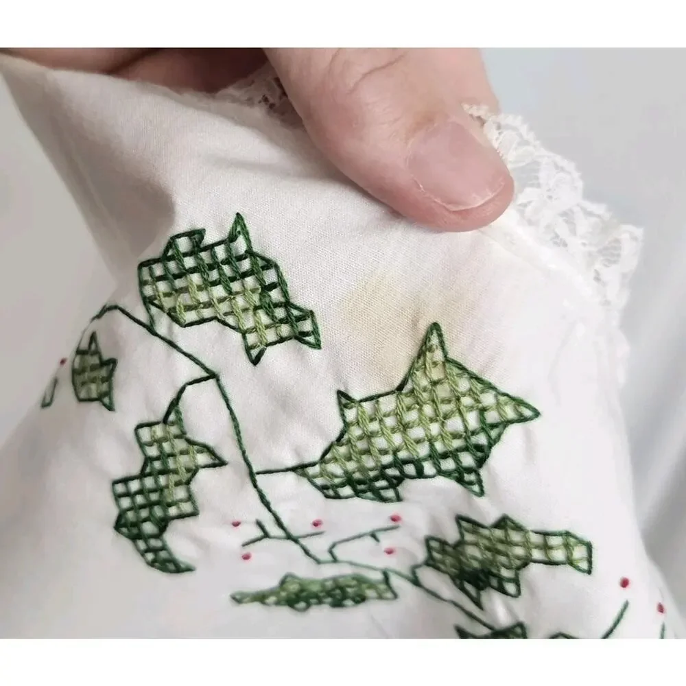 Lot Of 3 Vtg Embroidered Cross Stitch Christmas Santa Holly Linens Napkin Runner